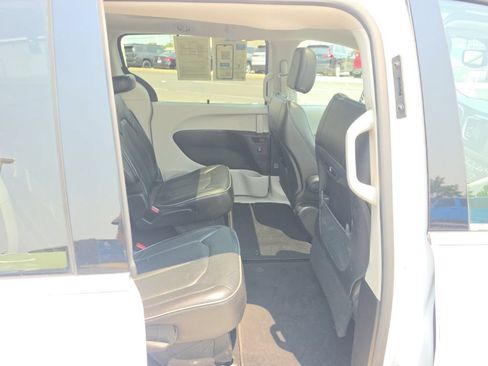Used 2020 Chrysler Pacifica Limited FWD image 31