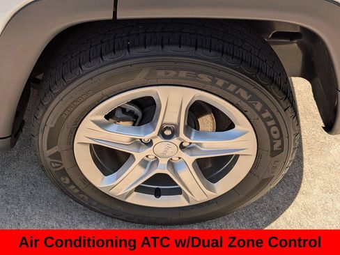 Used 2023 Jeep Compass Latitude w/ Convenience Group AWD/4WD image 12