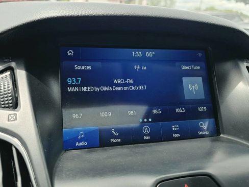 Used 2017 Ford Focus Titanium FWD image 17