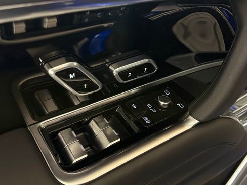 New 2025 Land Rover Range Rover Long Wheelbase SE AWD/4WD image 30
