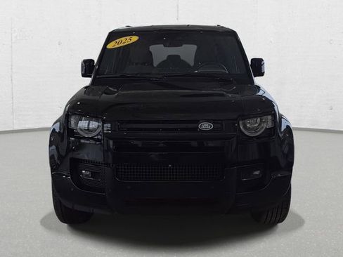 Used 2025 Land Rover Defender 110 X-Dynamic SE image 2