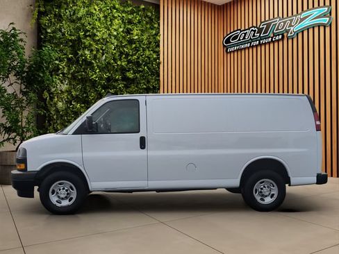 Used 2021 Chevrolet Express 2500 RWD image 3