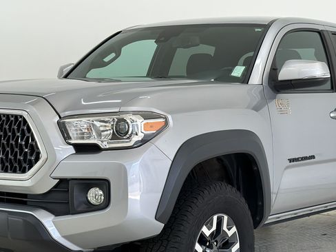 Used 2019 Toyota Tacoma TRD Off-Road w/ Technology Package AWD/4WD image 25
