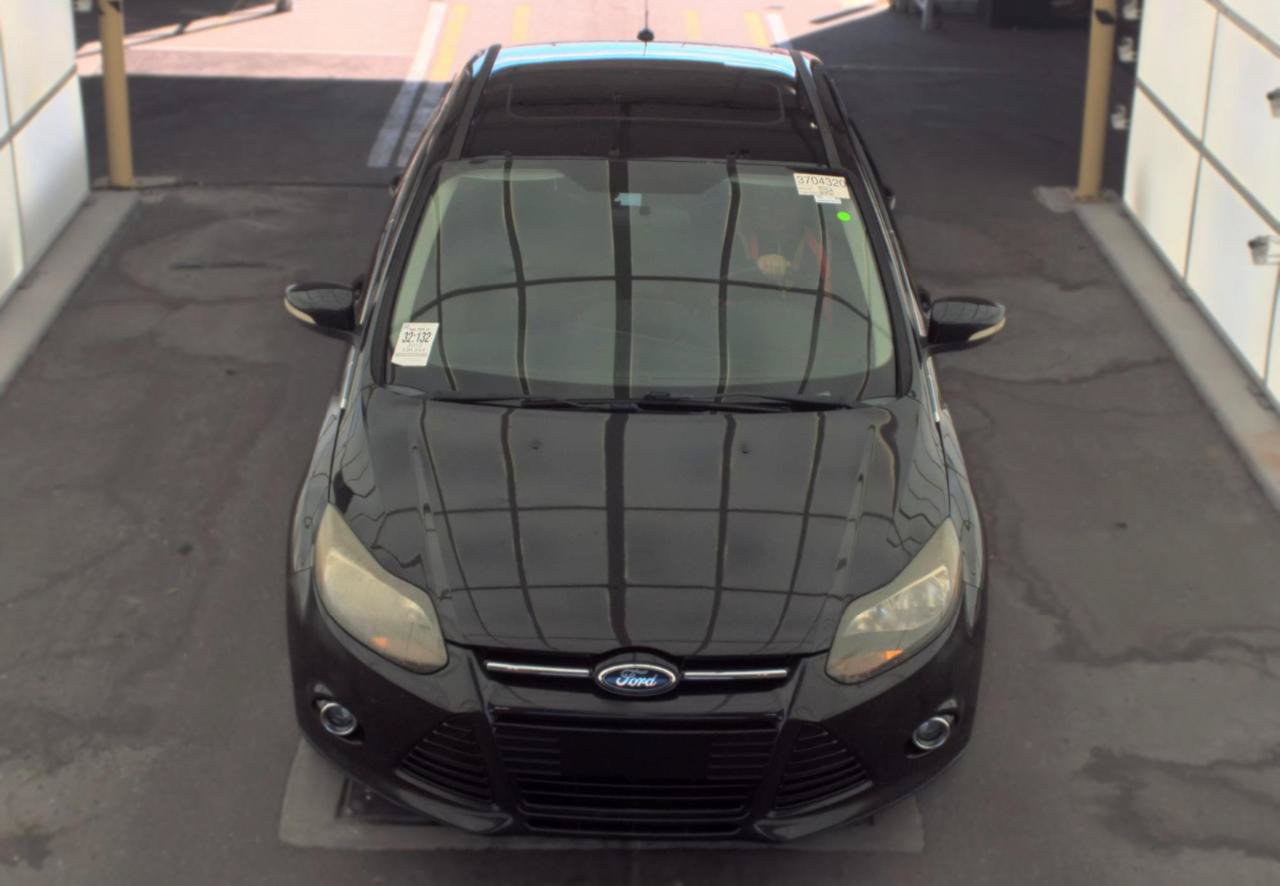 Used 2013 Ford Focus Titanium w/ Titanium Handling Pkg FWD image 2