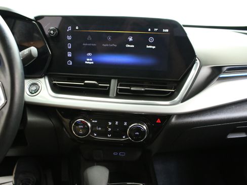 Used 2024 Chevrolet Trax LT w/ Driver Confidence Package FWD image 19