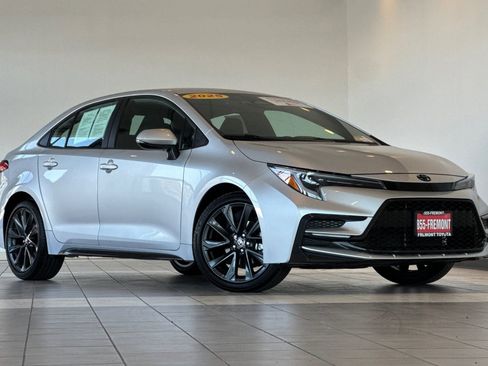 Certified 2025 Toyota Corolla SE FWD image 2