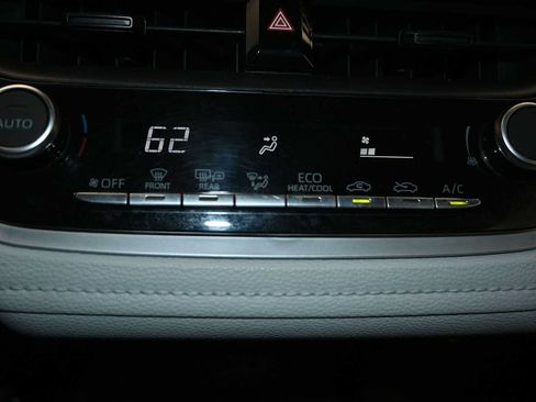 Used 2024 Toyota Corolla SE FWD image 13