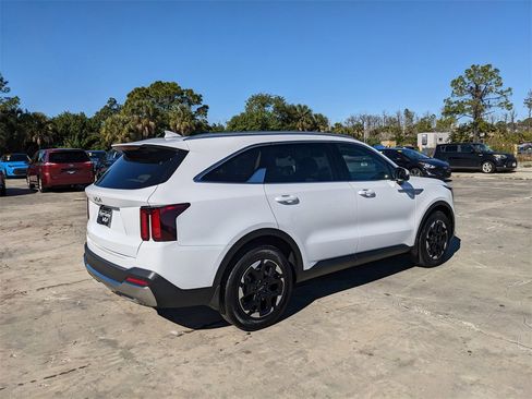 Certified 2025 Kia Sorento S w/ Panoramic Sunroof Package image 9