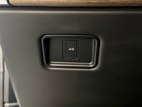Used 2023 Land Rover Range Rover SE image 40
