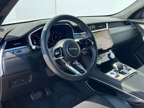 Used 2023 Jaguar F-PACE SVR image 30