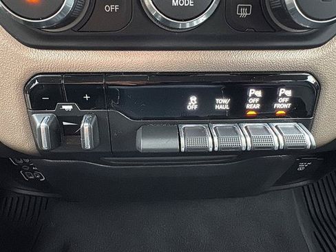 Used 2019 RAM 1500 Laramie AWD/4WD image 29