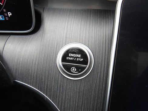 Used 2025 Mercedes-Benz C 300 4MATIC Sedan image 14