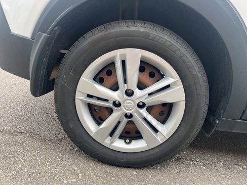 Used 2020 Nissan Kicks S FWD image 11