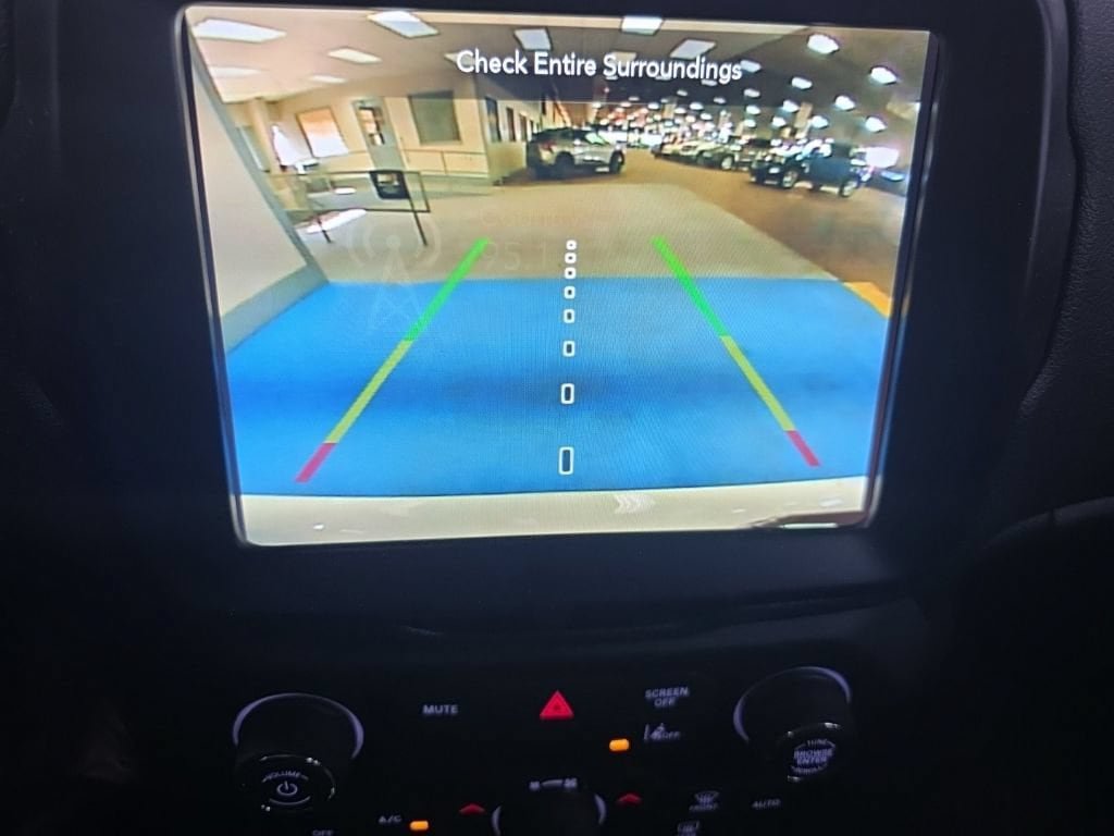 Used 2023 Jeep Renegade Latitude AWD/4WD image 22