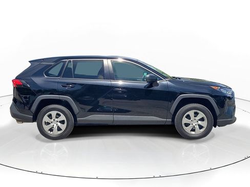 Used 2022 Toyota RAV4 LE FWD image 5