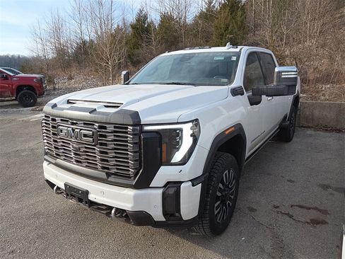 Used 2024 GMC Sierra 2500 Denali Ultimate w/ Max Trailering Package image 3