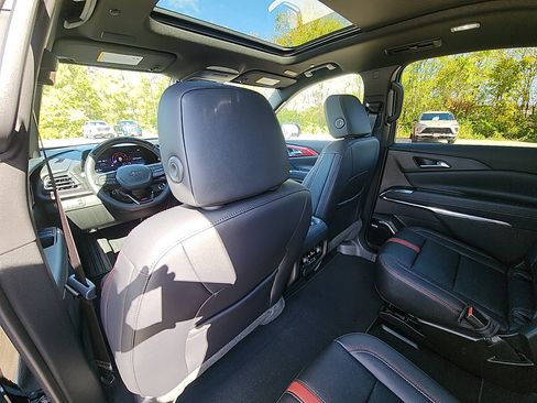 New 2026 Chevrolet Traverse RS image 27