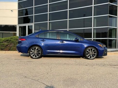 Used 2021 Toyota Corolla SE FWD image 2