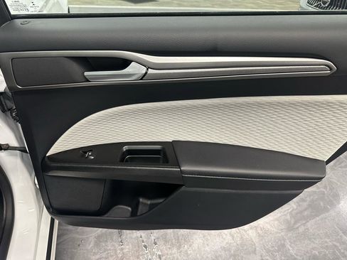 Used 2020 Ford Fusion SE w/ Equipment Group 151A FWD image 11