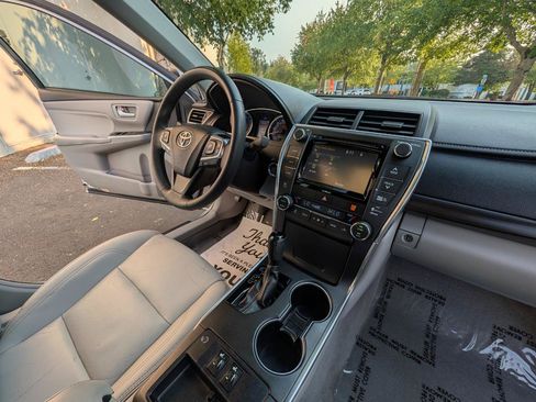 Used 2017 Toyota Camry XLE w/ Advanced Technology Package FWD image 13