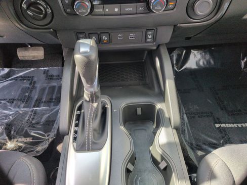 Used 2024 Nissan Frontier SV w/ SV Convenience Package image 14