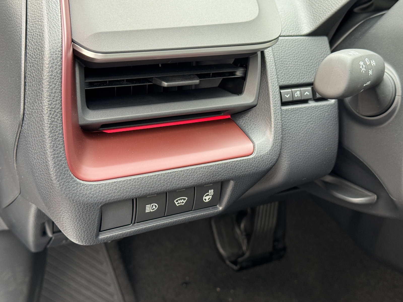 New 2027 Toyota Prius Plug-In Hybrid FWD image 17