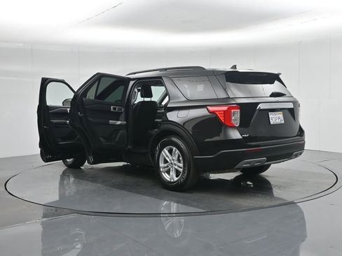 Certified 2022 Ford Explorer XLT w/ Equipment Group 202A image 27
