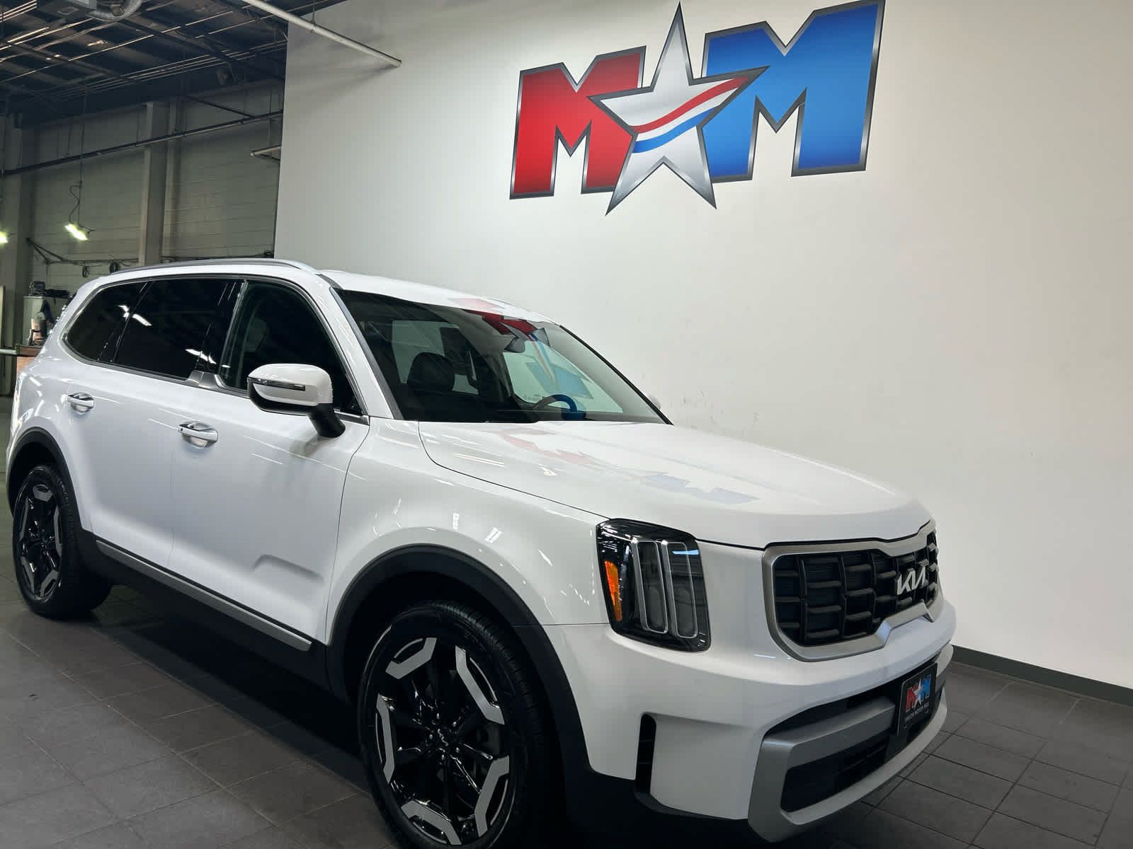 Used 2024 Kia Telluride S AWD/4WD image 2