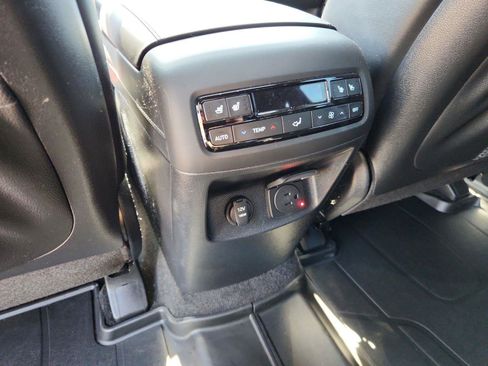 Used 2025 Hyundai Palisade AWD image 13