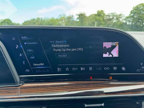 Used 2023 Cadillac Escalade ESV Premium Luxury AWD/4WD image 30