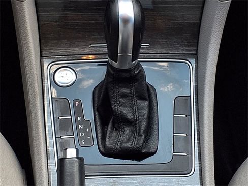 Used 2018 Volkswagen Passat 2.0T SE image 16