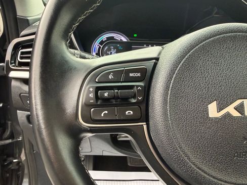 Used 2022 Kia Niro LXS image 16