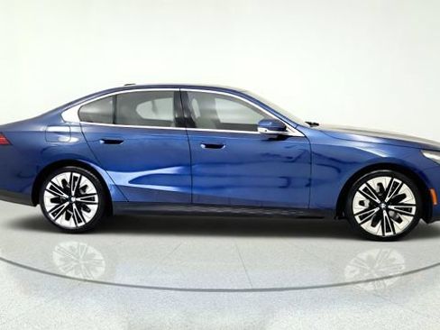 Used 2026 BMW 530i RWD image 10