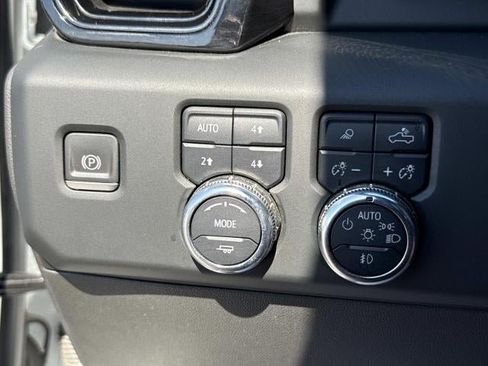 Used 2023 GMC Sierra 1500 AT4 w/ AT4 Premium Package AWD/4WD image 28