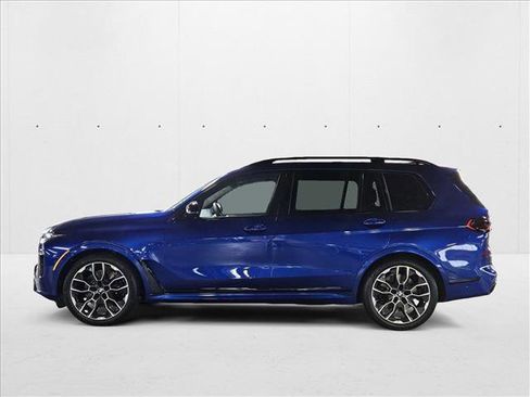 Used 2025 BMW X7 M60i image 8