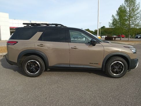 Used 2023 Nissan Pathfinder Rock Creek AWD/4WD image 2