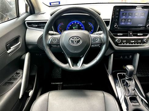 Used 2022 Toyota Corolla Cross XLE w/ Convenience Package FWD image 22