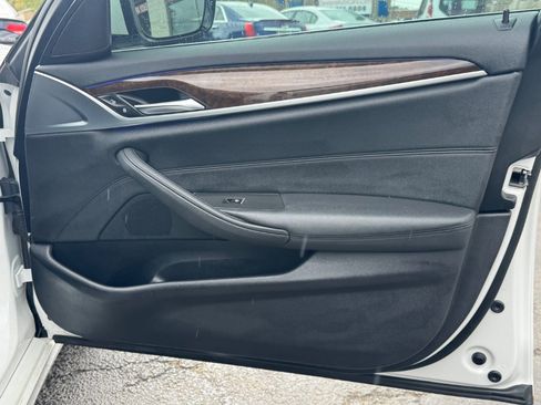 Used 2019 BMW 530e w/ Convenience Package image 21