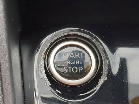 Used 2022 Nissan Versa SR w/ Convenience Package image 33