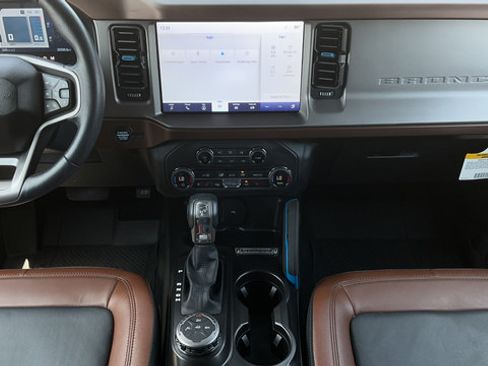 Used 2023 Ford Bronco Outer Banks AWD/4WD image 17