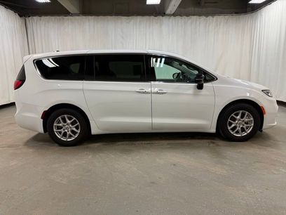 Used 2024 Chrysler Pacifica Touring-L