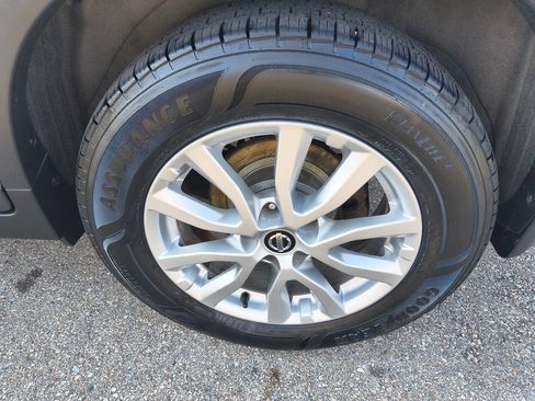Used 2017 Nissan Rogue SV AWD/4WD image 12