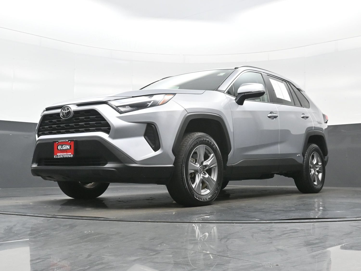 Used 2025 Toyota RAV4 XLE AWD/4WD image 28