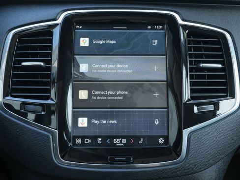 Used 2023 Volvo XC90 T8 Plus w/ Protection Package image 12