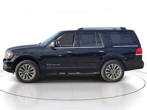 Used 2017 Lincoln Navigator Select image 3