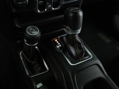 Used 2022 Jeep Wrangler Unlimited Sahara image 16