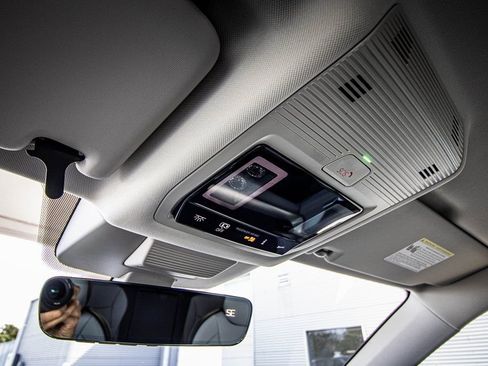 New 2026 Volkswagen Tiguan SE image 41