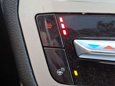 Used 2022 Ford Explorer XLT w/ Equipment Group 202A image 30