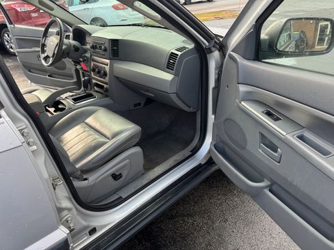 Used 2005 Jeep Grand Cherokee Laredo image 13
