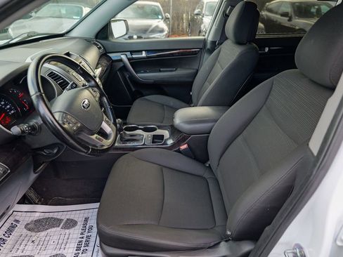 Used 2014 Kia Sorento LX image 19